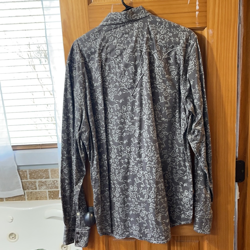 Southern Thread LS button down - Picture 4 of 4
